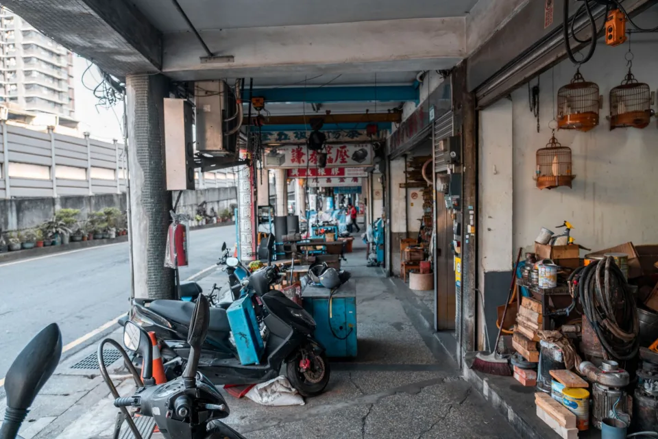 Mặt tiền tiệm sửa xe