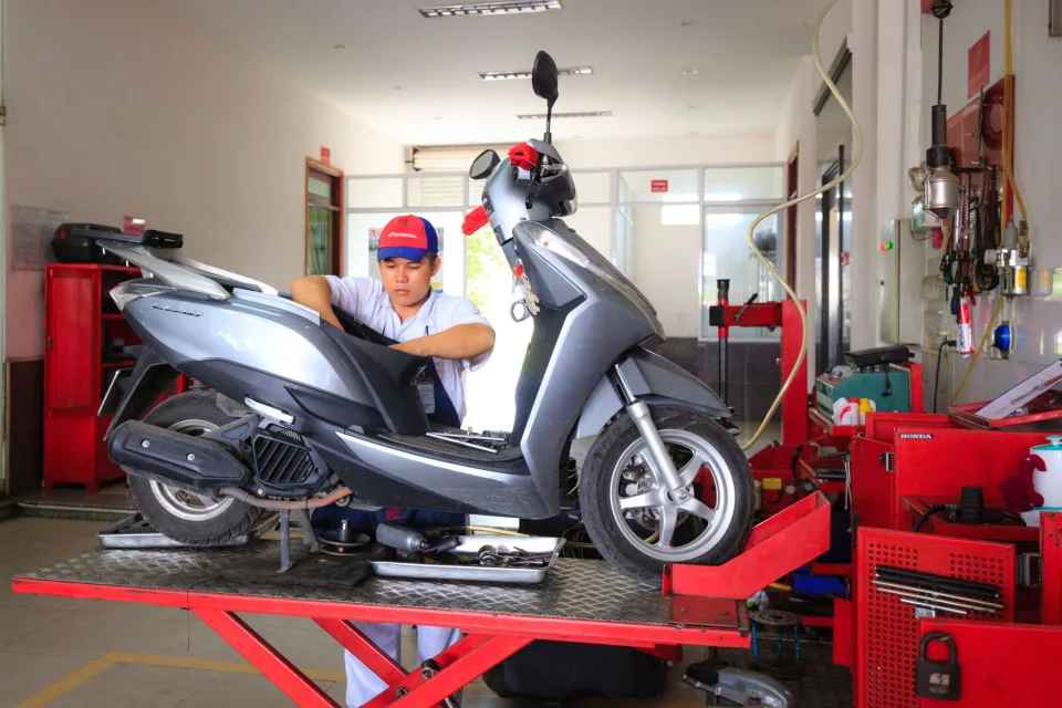 Khu sửa chữa xe máy